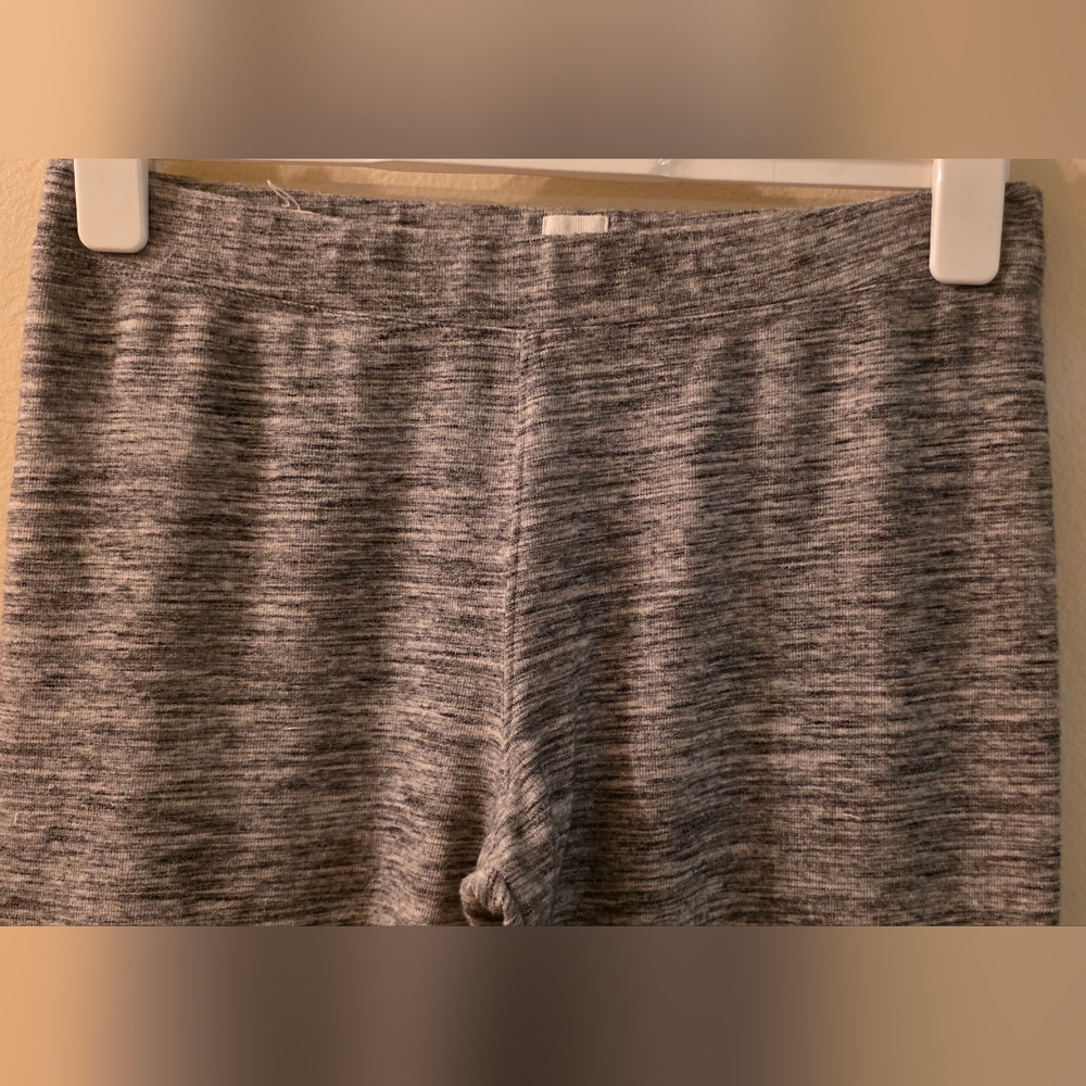 GAP Heathered Gray Women's‎ Capris (Size Medium) - Picture 2 of 16
